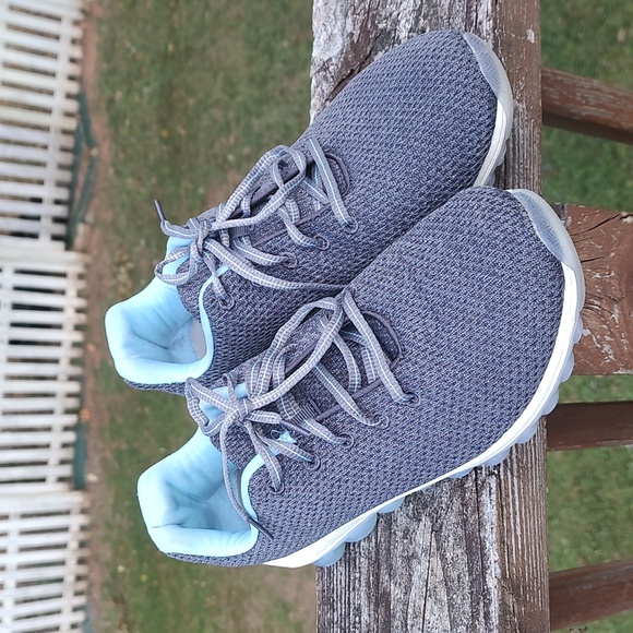 Avia Running Shoes - Picture 6 of 10